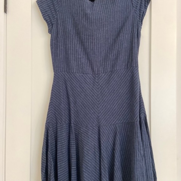 Pinstripe Blue/White Banana Republic Dress Sz 10 - Picture 2 of 4